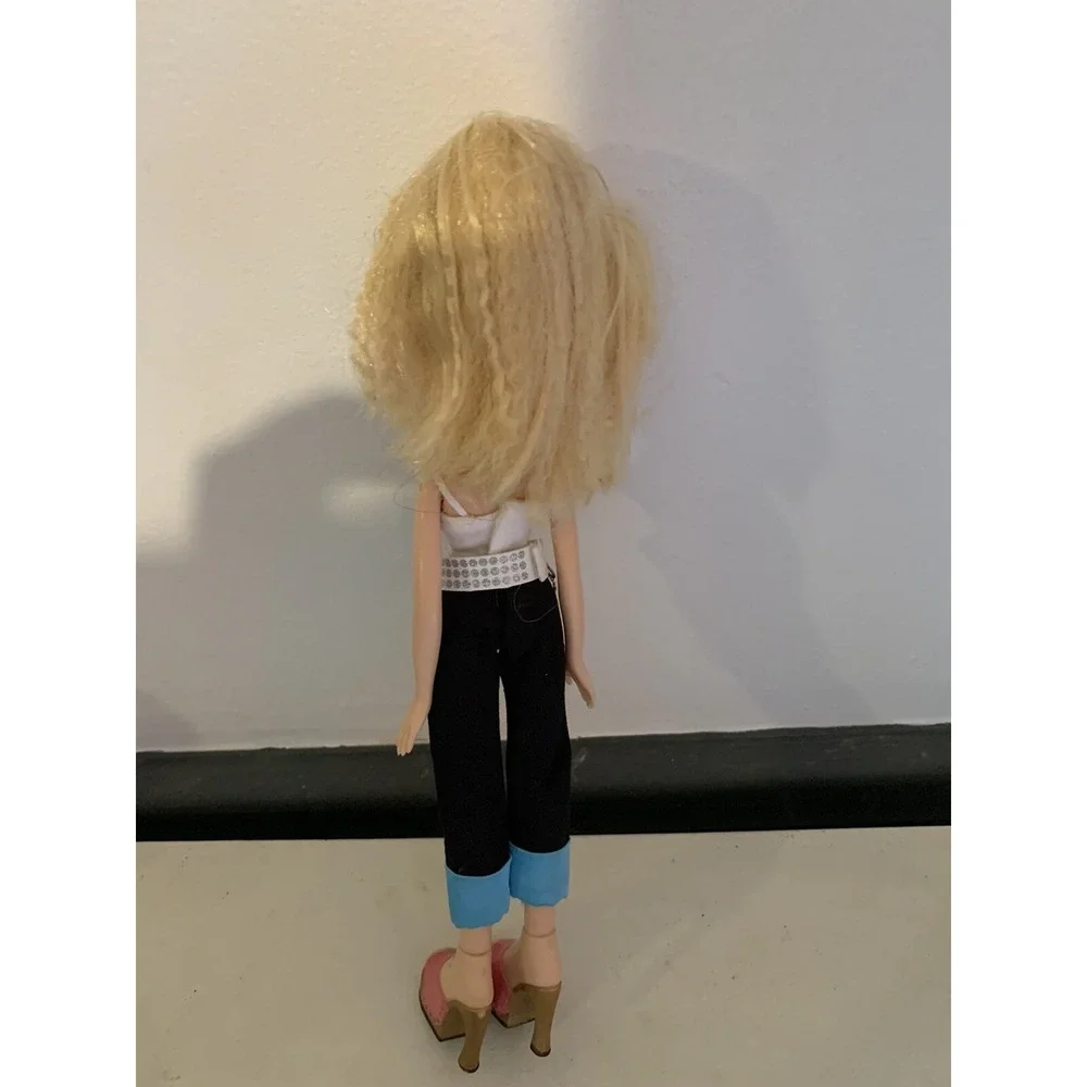 Vintage 2001 MGA Bratz Cloe Doll w/ Pants, Shirt & Heels. Blonde Green Eyes